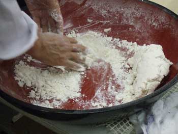 水捏ねは至難の業