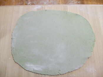 ヨモギの場合は伸し板での作業が良い