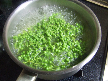 塩と重曹で茹る