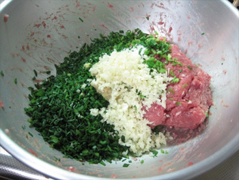 ニラ・ニンニク・生姜・挽肉
