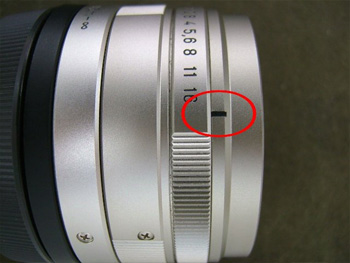 絞り値環を最小絞り側に