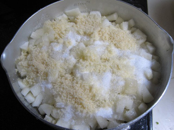 梨１Ｋｇに三温糖を１３０ｇ