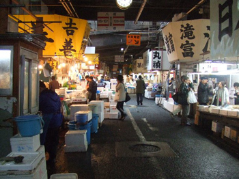 築地市場迄一駅