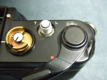 接着剤を拭い去る