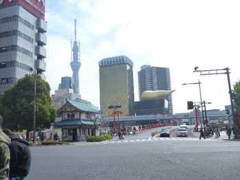 金色のモニュメント