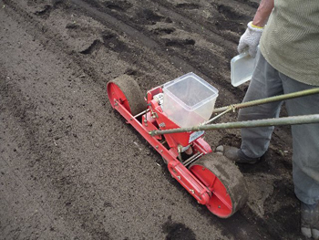 麦用の種蒔機