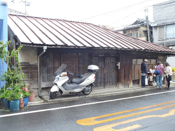 時代を感じさせる民家