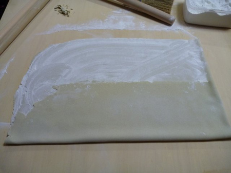 打ち粉は多めに