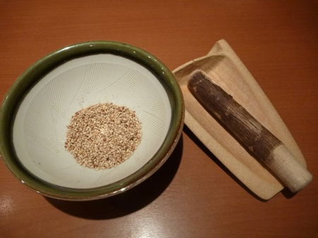 擂り鉢と白胡麻