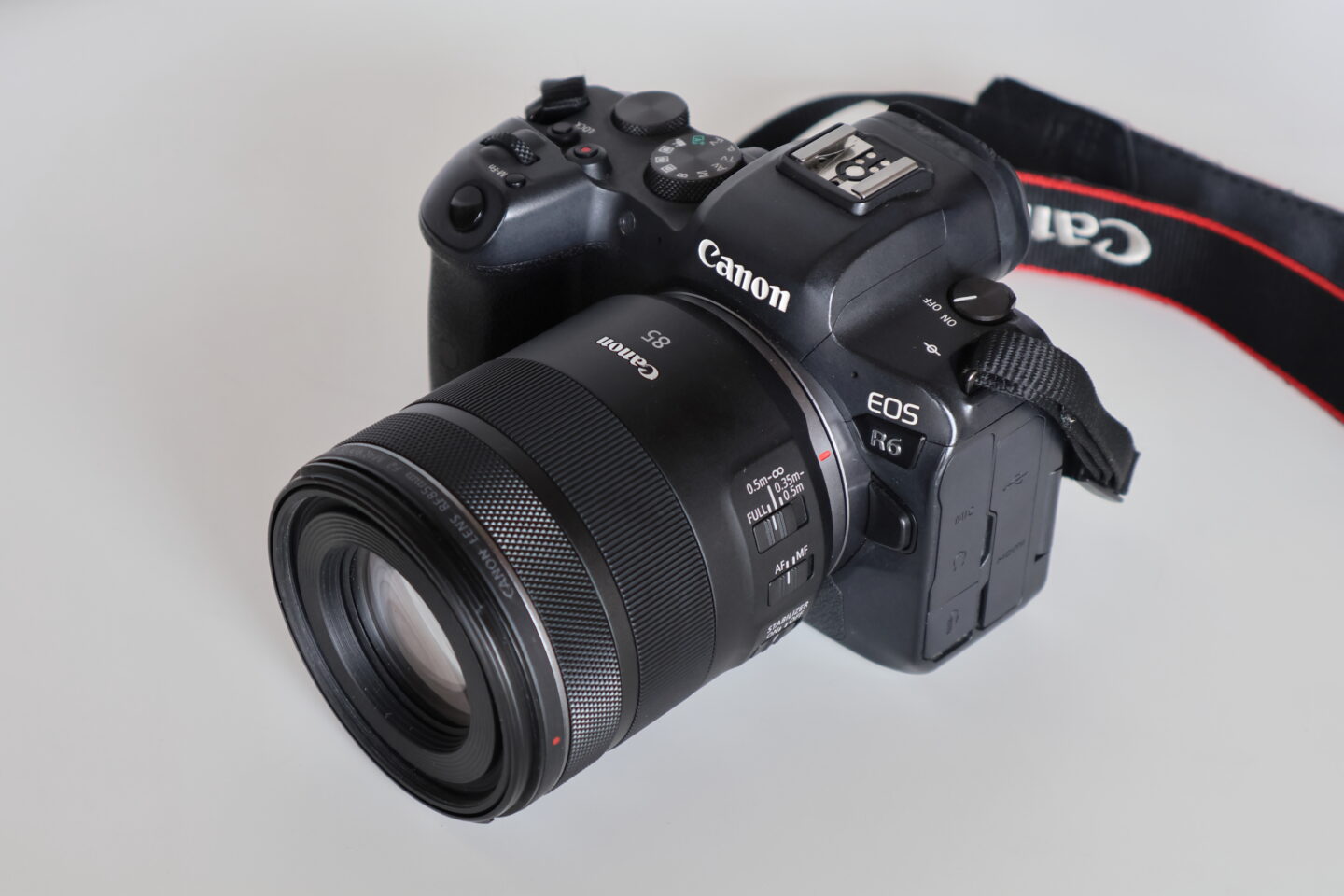 CANON　RF85mm F2 マクロ IS STM