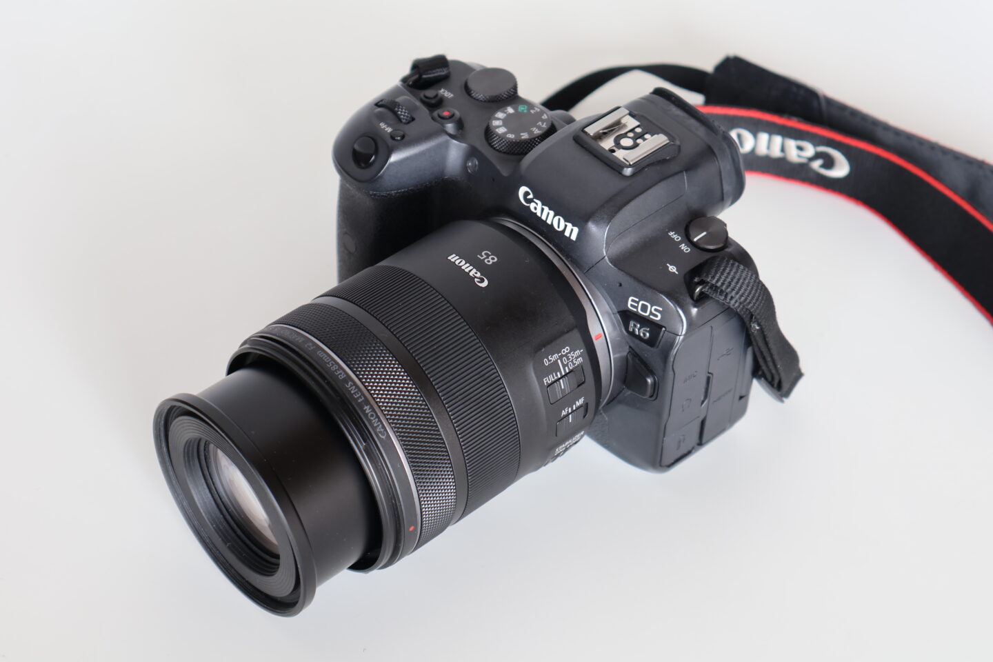 Canon RF85mm F2 マクロ IS STM  11/15まで