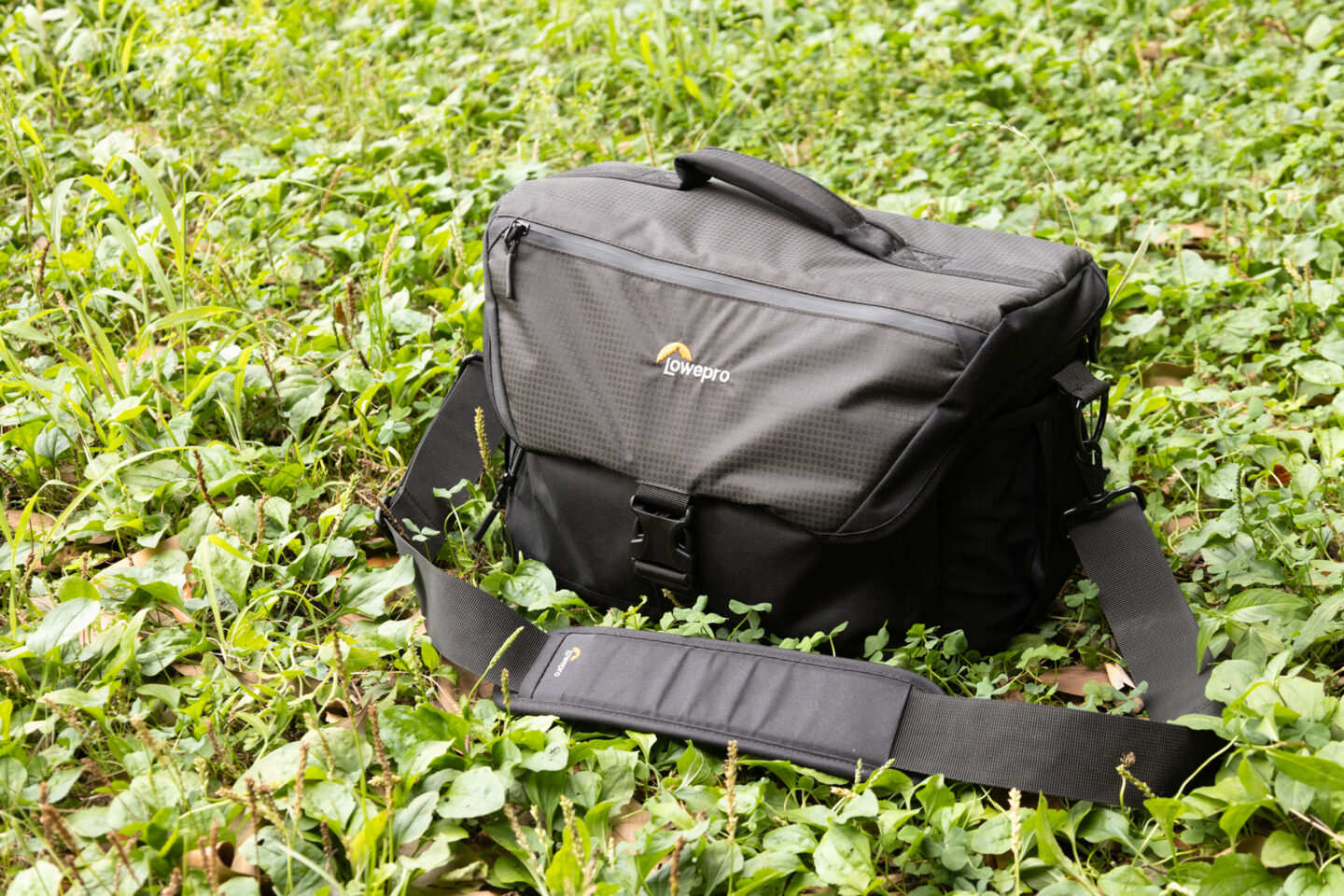 Lowepro  nova 200AW