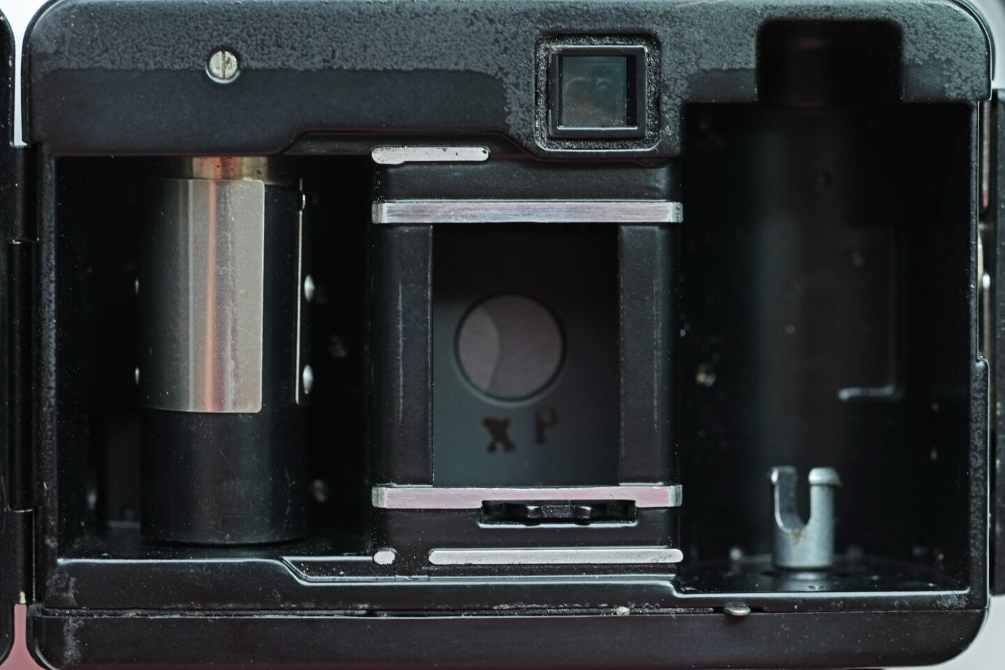 フイルムカメラ】ゼンマイ仕掛けでフイルム巻き上げ自動のカメラ
