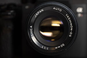 【オールドレンズ】どこかトイカメラ的な写りをするレンズ！ジャンクコーナーで見つけた「YASHICA AUTO YASINON-DS 50mm F1.7」
