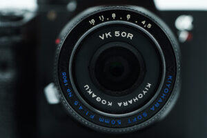 【オールドレンズ】球面収差による優しいフレアが魅力的なレンズ　清原光学「キヨハラソフト VK50R 50mm F4.5」