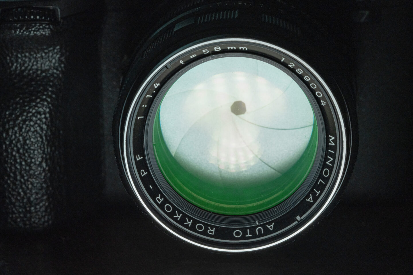 【オールドレンズ】ナチュラルな描写が魅力、緑のロッコール「ミノルタ オートロッコール PF 58mm F1.4」