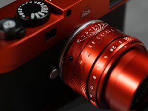 新宿 北村写真機店のカウンターで、お薦めライカを味わい尽くす｜Vol.001 ライカM（Typ262）Red アポ・ズミクロンM f2/50mm ASPH. Red
