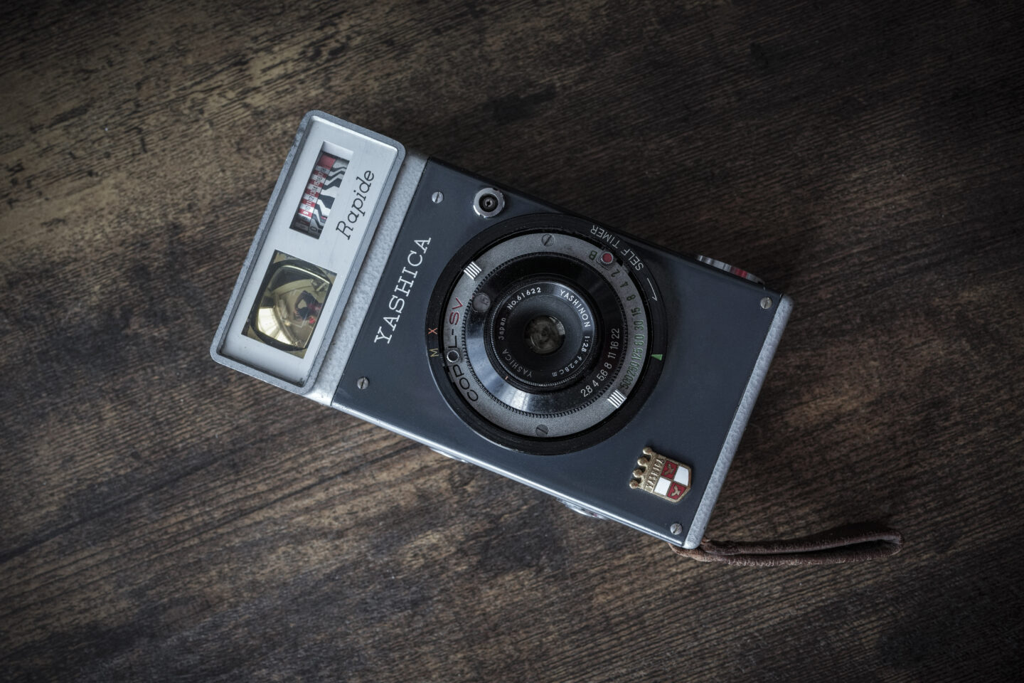 フイルムカメラ】おしゃれな縦型デザインのハーフサイズフイルムカメラ 