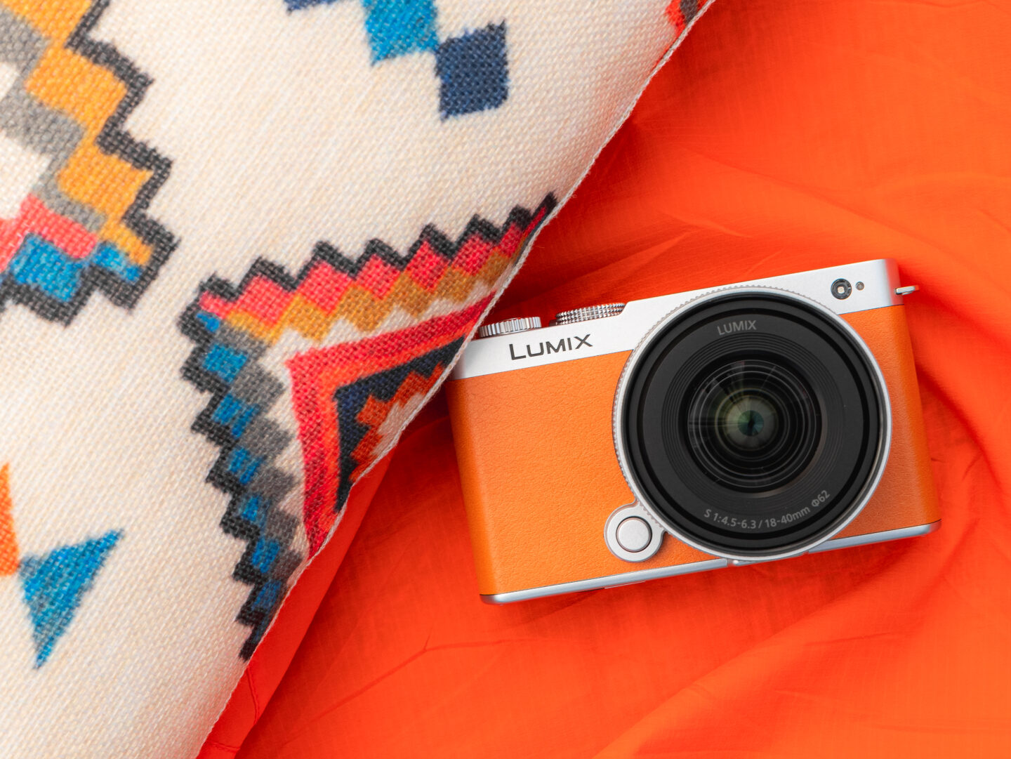 パナソニック LUMIX S9 新色が登場！ | 鮮やかな色合いのキャメル 