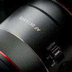 日常を気楽に切りとる手軽な広角単焦点レンズ サムヤン「AF 24mm F1.8 FE」