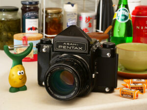 映画の中の、あのカメラ｜14 猫が行方不明(1996)　ペンタックス6×7