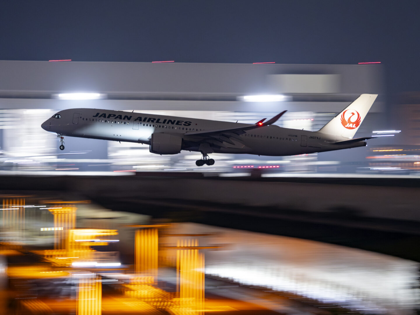 ヒコーキ撮影で使いやすい究極の1本！OM SYSTEM M.ZUIKO DIGITAL ED 50-200mm F2.8 IS PROを使い倒す