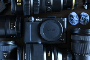 ニコン「ZR」REDのDNAを宿したスナップシューター
