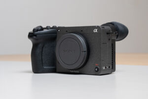 ソニー FX2 実践撮影レビュー｜FX3との比較と現場での実力検証 ～山城淳一～