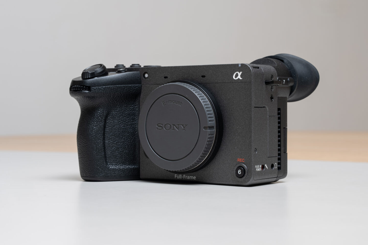 ソニー FX2 実践撮影レビュー｜FX3との比較と現場での実力検証 ～山城淳一～