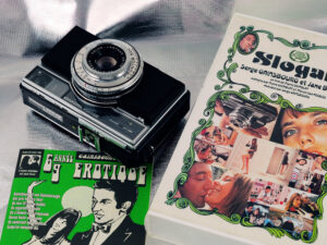 映画の中の、あのカメラ｜16 スローガン(1968) ツァイス・イコン フォクトレンダー ビテッサ 500AE electronic