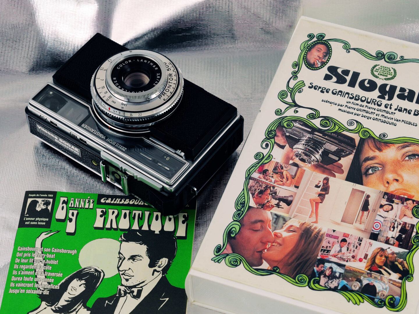 映画の中の、あのカメラ｜16 スローガン(1968) ツァイス・イコン フォクトレンダー ビテッサ 500AE electronic