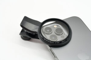 カメラ用のフィルターをスマホに装着 ケンコー「EXAPRO フィルタークリップ」でイルミネーション撮影などを楽しもう！