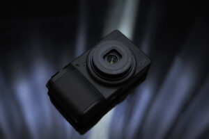 リコー GR IV Monochrome レビュー｜銀塩写真の風合いを実感できるモノクローム専用機