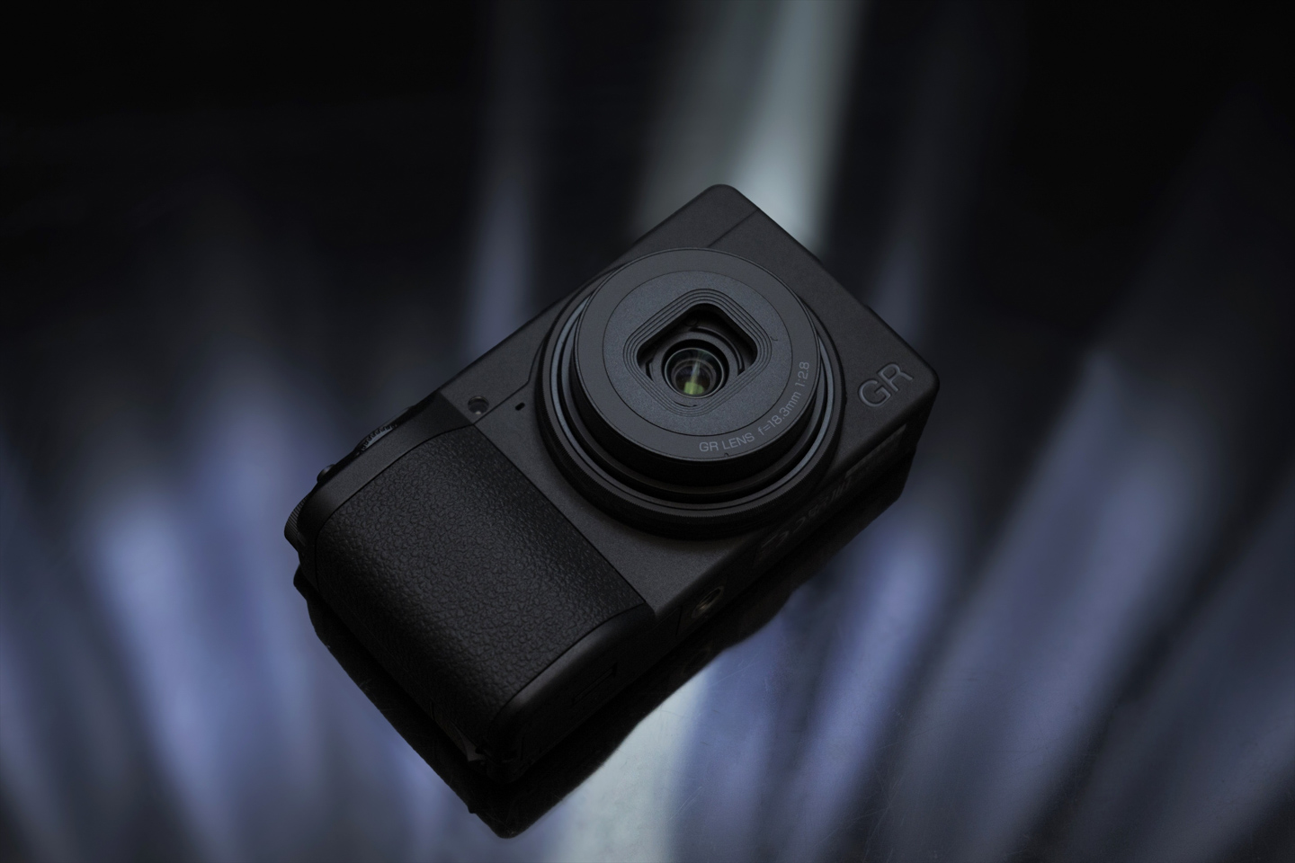 リコー GR IV Monochrome レビュー｜銀塩写真の風合いを実感できるモノクローム専用機