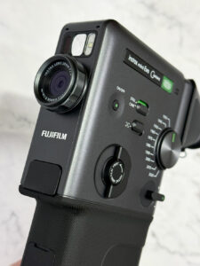 ジダイヤルでタイムスリップ！遊び心満点！富士フイルム「instax mini Evo Cinema」