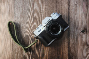 いさぎよいスナップの相棒に｜富士フイルム XC13-33mmF3.5-6.3 OIS レビュー