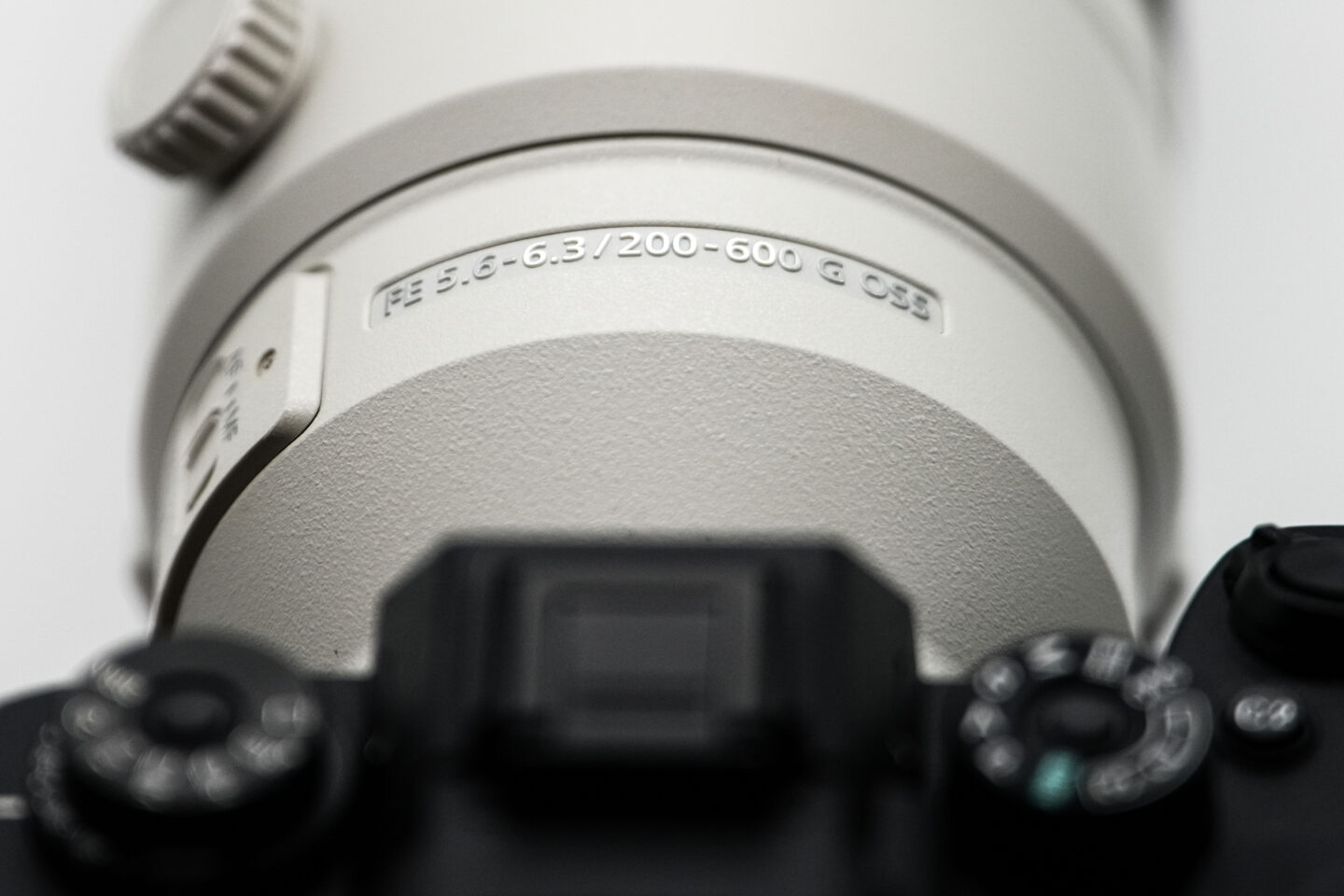 ソニーαの性能をフル活用できる超望遠ズームレンズ「FE 200-600mm F5.6 