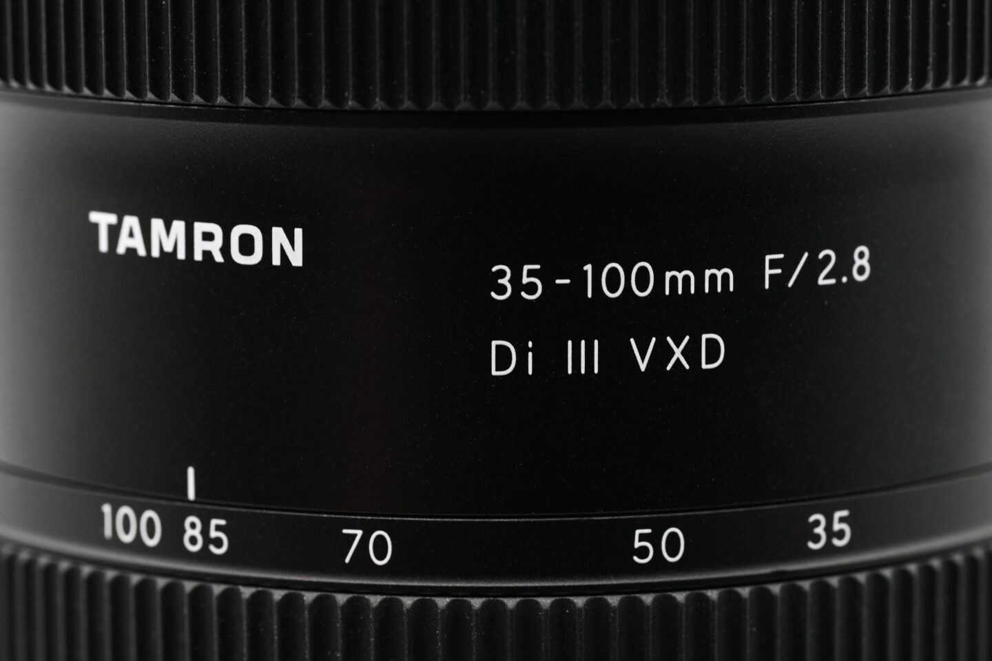 ポートレートだけじゃないスナップ・ペット撮影にも最適 タムロン「35-100mm F/2.8 Di III VXD」