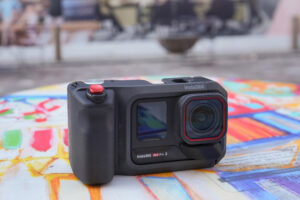 アクションカメラ「Insta360 Ace Pro 2」が超広角コンデジになる「Insta360 Ace Pro 2 ストリート撮影グリップ Pro」が凄い