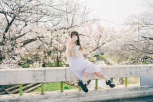 白が映える、持ち歩きたくなるカメラ。ソニー α6000 ホワイト × Viltrox AF 28mm F4.5 AIR