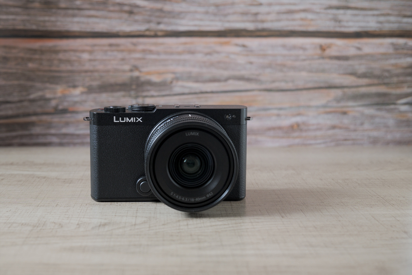 寄っても引いても楽しめる超広角ズームレンズ｜パナソニック LUMIX S