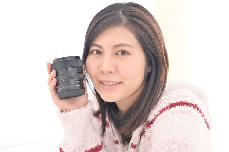 シグマ 65mm F2 DG DN Contemporaryレビュー｜モデルとの距離を近付け