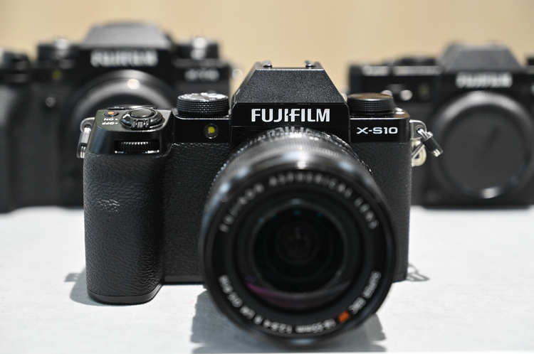 FUJIFILM X-S10 富士フイルム カメラ