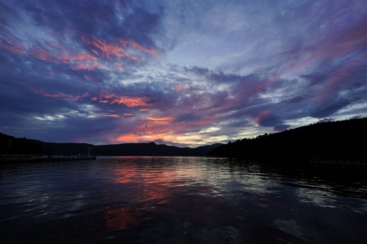 夕焼け空と湖を14mmで撮影.jpg