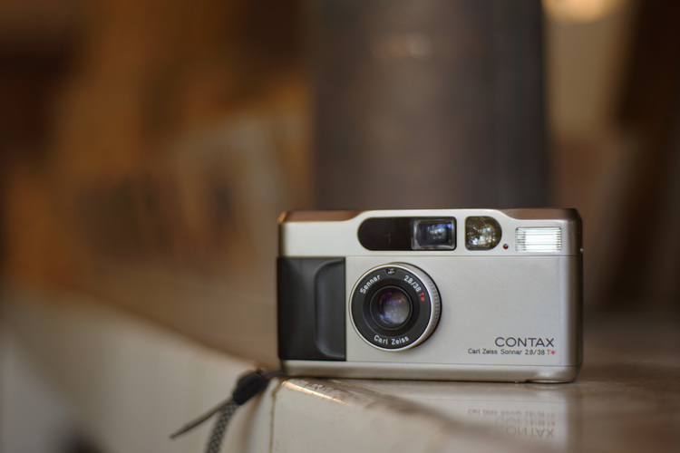 カメラ フィルムカメラ 京セラ CONTAX T2 レビュー｜高級コンパクトフイルムカメラの先駆者 
