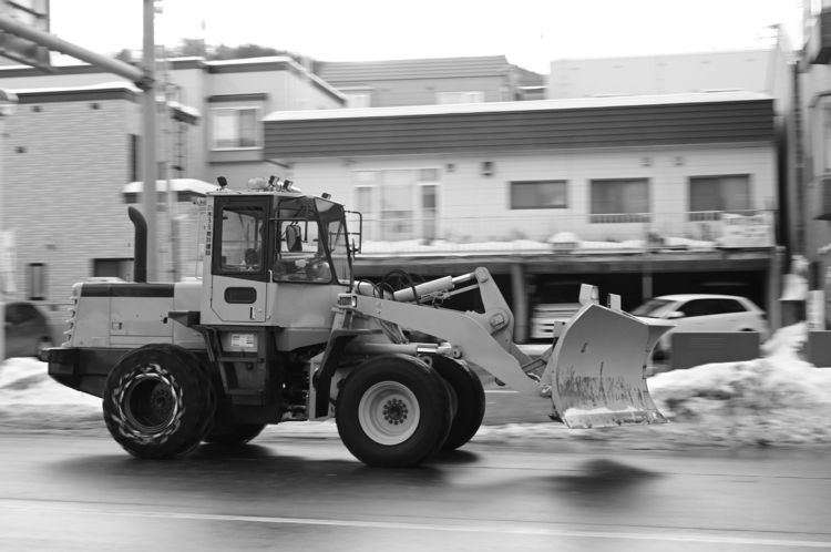 除雪車をモノクロで撮影した写真.JPG