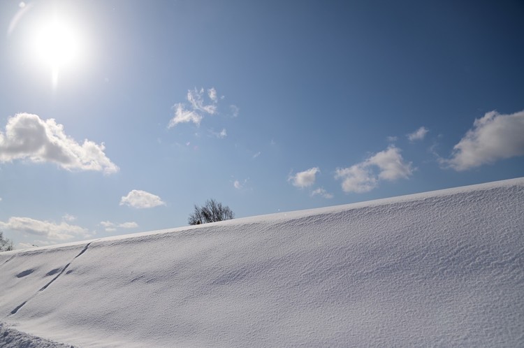 雪と青空を撮影した写真.JPG