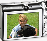 写真:顔優先を選ぶとカメラが自動的に顔の位置を検出し、顔にピントを合わせた撮影ができます
