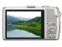 写真：DMC-TZ3背面3.0型液晶