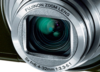 ブレない光学5倍ズームレンズ搭載